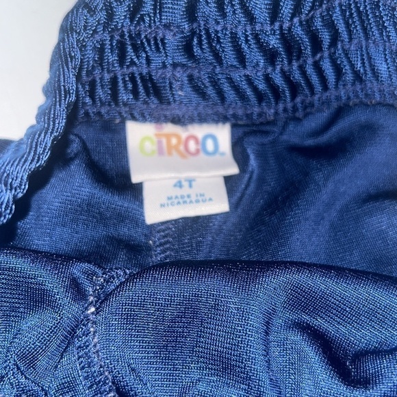 Gently used boys size 4 circle athletic shorts - Picture 2 of 3